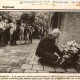 Kranslegging bij de plaquette in Sliedrecht door burgemeester Kleijwegt  op 16 mei 1994