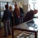 Aandacht voor de panelen en vitrine.