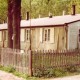Kamp Alpenrose in Peres.; barak met o.a. het magazijn en de keuken.